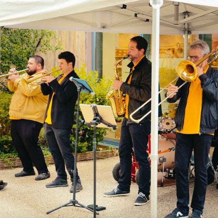 La Bandas la B7 qui joue lors de l'évènement Moléon en fête en Sud-Gironde.