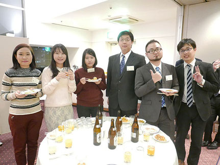 美味しい料理を食べながら、しばし歓談。