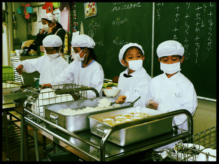 Japans perfekte Organisation des Schulessens