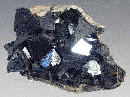 Magnetite with naturally occurring smooth surfaces