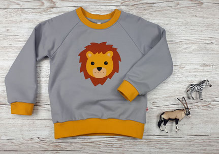 Kinderpullover mit Löwe Applikation aus GOTS Baumwolle