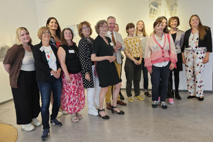 Künstlerinnen aus Nancy und Karlsruhe, BM Dr. Albert Käuflein und Carolin E. Fischer (re), Foto: Anna Maria Letsch