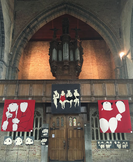 Wandtapijten van Mieke Drossaert in de Onze-Lieve-Vrouwekerk van Damme