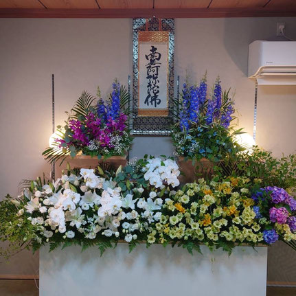 生花祭壇（※祭壇はイメージになります。季節により内容が異なります）