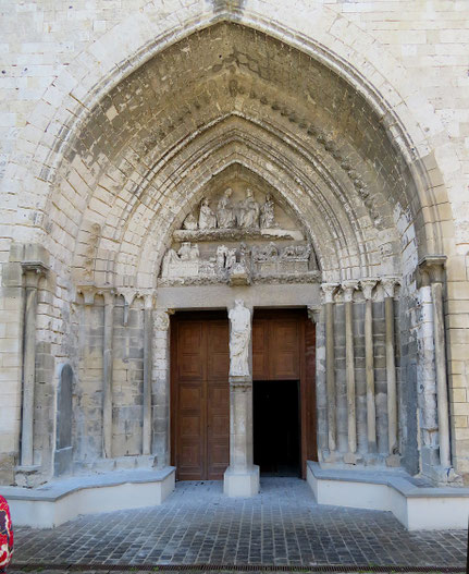 Longpré-les-Corps-Saints église (portail)