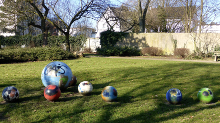 Aachen Kennedypark Betonkugeln