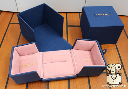 Box with split ring opening in chapel. Price from: 850 € HT custom-made leather case