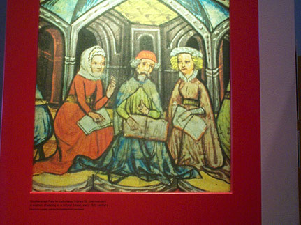 Ein Rabbi unterrichtet Frauen, Auszug aus einem Bild Jüdisches Museum Berlin, © Foto Irene Franken