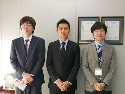 指定してないのに皆さん同じポーズ・・・