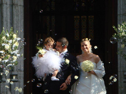 Mariage à l'église, bouquet de mariée, boutonnière, bouquet demoiselle d'honneur Floral by S Courchevel, Méribel