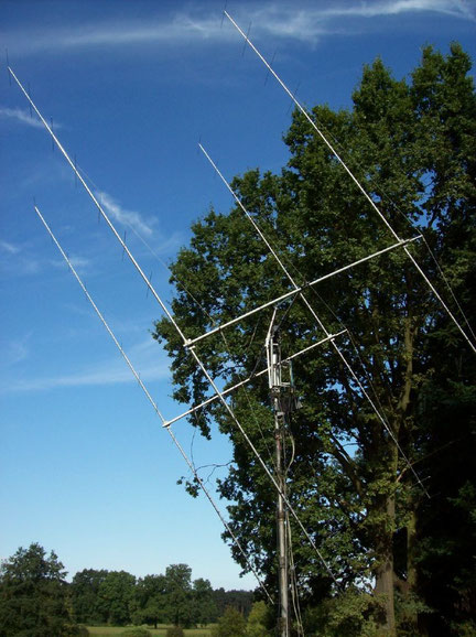 Dez.2016 demontiert:   4x17-Element-Yagi für CW-EME auf 144