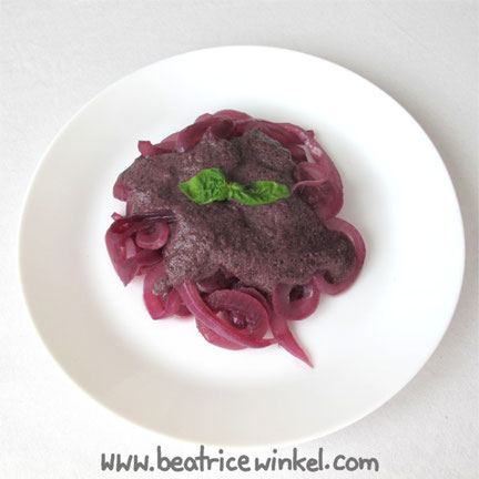 Beatrice Winkel - Zwiebel-Pasta mit gelinster Pflaumen-Johannisbeer-Sauce