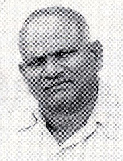 Trimmed image. Image courtesy of Lord Meher  Vol. 7-8  p.3009