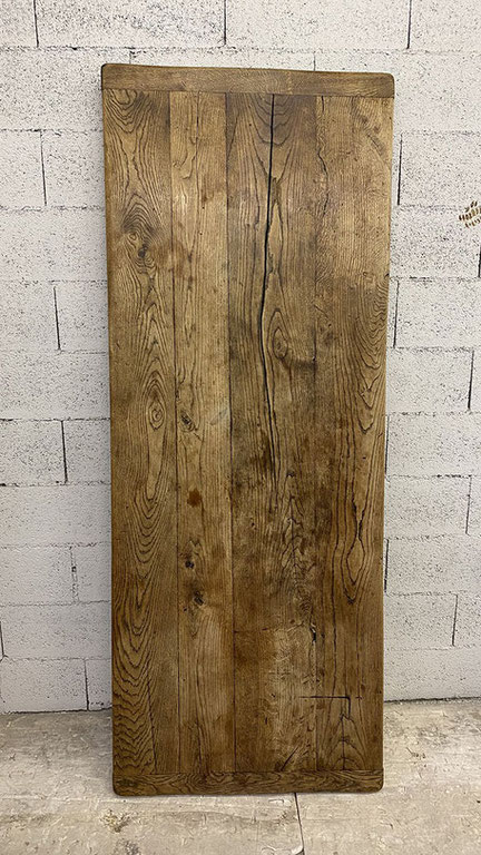 artisan ébeniste pour repeindre et blachir table en chêne