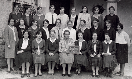 Abb.3: Rollenbilder haben sich geändert: Als Kochen noch zur erwarteten Ausbildung der Frauen gehörte: Kochkurs 1930.