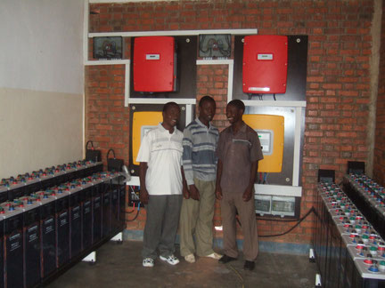 "Solar power room" einer 14 kWpeak Solaranlage für eine Schule 