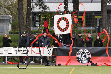 Daran hat es sicherlich nicht gelegen: Die Prostbek Ultras sorgen auch auswärts für gute Stimmung