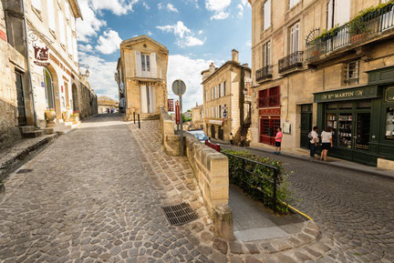 Bordeaux Travel Guide