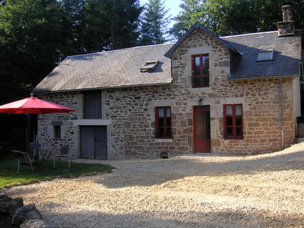 Façade : rejointoiement traditionnel à la chaux avant piquage