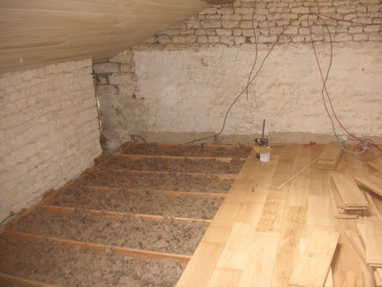 Rénovation intérieure : isolation et pose d'un parquet à l'ancienne en Chêne