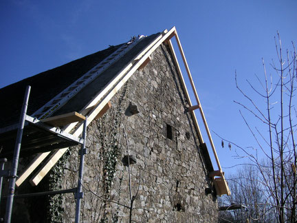 Couverture : création d'un débord de toit sur une maison de village