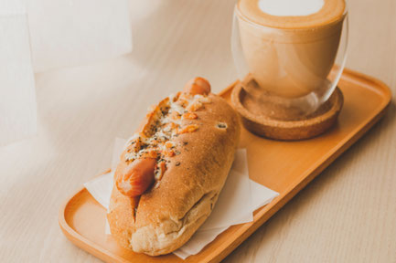 パスタランチ。スパゲティナポリタン。食後のチーズケーキとコーヒー。