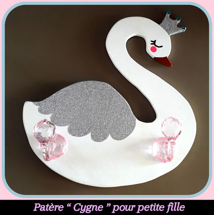 Patère en bois en forme de cygne  pour fillette 