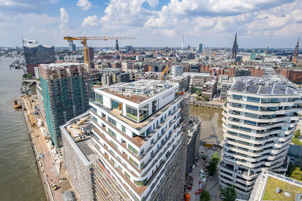 Luxusimmobilien in Hamburg - Traumwohnung direkt am historischenHafenmit Blick auf die Elbphilharmonie, HCH Der HafenCity-Makler GmbH