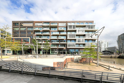 Luxusimmobilien in Hamburg - Traumwohnung direkt am historischenHafenmit Blick auf die Elbphilharmonie, HCH Der HafenCity-Makler GmbH