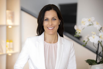 Portrait Priska Zemp, Kosmetikerin & Inhaberin von Pure Skin Kosmetik Eich, Expertin für Gesichtsbehandlungen für die junge wie auch reife Haut, für Sie und Ihn. 