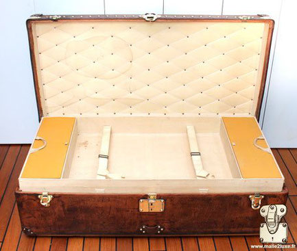 Interior of the Louis Vuitton cabin trunk, leather.  Including a removable locker with 2 straps and 2 storage boxes. 