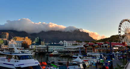 Victoria & Alfred Waterfront mit Tafelberg im Hintergrund