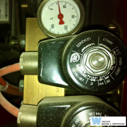 Weishaupt burner showing a 0–160°C thermometer and a Parker Lucifer normally closed solenoid valve with coil, P/N 604613, type 121K2423.