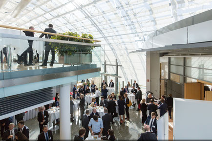 Eventfotograf München: Konferenzfotograf bei einem Businessevent: Pausensituation