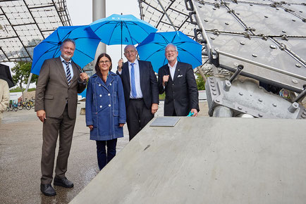 Bildjournalist München. Pressefoto mit Stadtbaurätin und Vertretern der Ingenieurekammer Bau im Olympiapark München