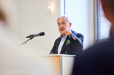 Fotograf und Bildjournalist München. Pressefoto des Antisemitismusbeauftrgten Ludwig Spähnle als Redner bei einer Veranstaltung