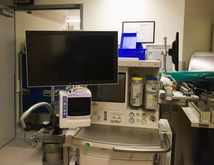 ICWUSA UL180シリーズ 生体情報モニタ用昇降アーム Mindray麻酔器A7に日本光電製生体情報モニタG9を設置