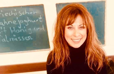 Das ist Stella – Ihre Gastgeberin im Backcafé in Biebrich
