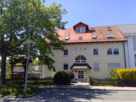 öffentliche Parkplätze sind direkt vor der Tür der logopädischen Praxis MundART für Sie vorhanden