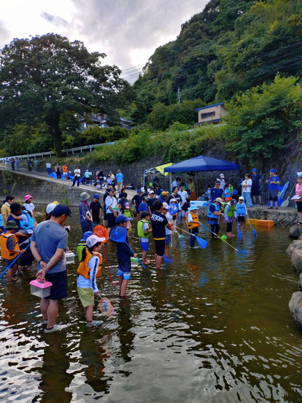 さあ川の中へ