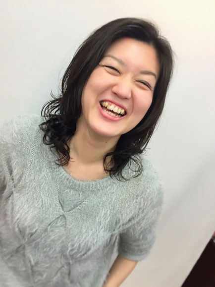 横浜・日吉・菊名・美容室☆女性の笑顔を作る専門家☆美容家 奥条勇紀 デジパーで愛されモテ髪ヘアーに・・・セットのコツは床に平行にモミモミ