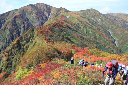 朝日連峰と周りの山々 大江山岳会 大朝日岳の道案内