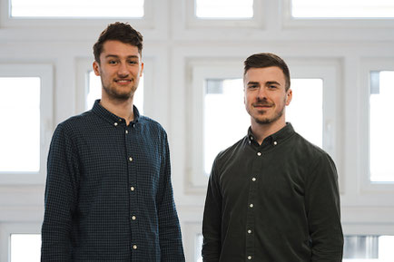 Die beiden Gründer Carl Müller (li) und Niklas Seitenspinner (Bild: Chargeunity) 