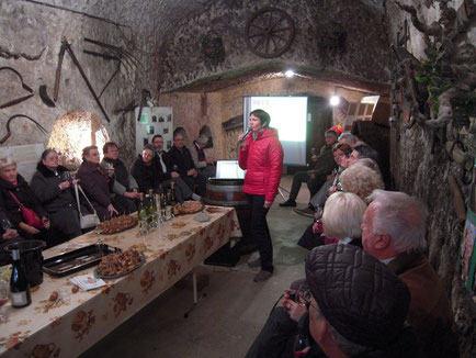 animation-degustation-vin-oenologique-vignoble-caves-vignerons-Vouvray-Touraine-Vallee-Loire-Rendez-Vous-dans-les-Vignes-Myriam-Fouasse-Robert