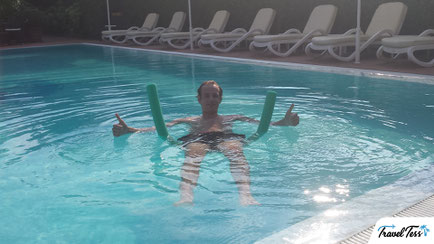 Relaxen in het zwembad aan het Gardameer