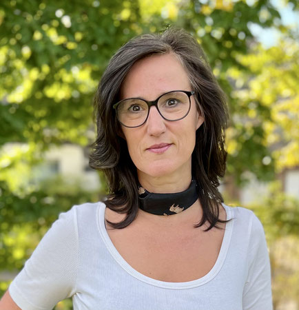 Sprecherin Nicole Flüshöh aus Dortmund spricht Werbung, Podcasts, Hörbücher, vertont, Voice Over