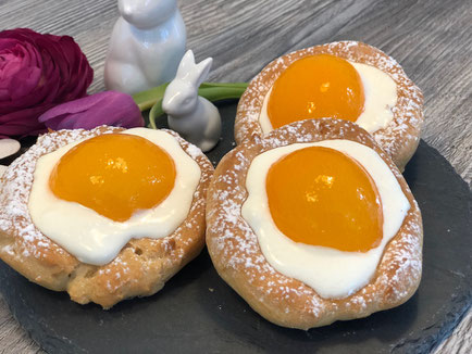 Windbeutel-Törtchen mit Osterdekoration