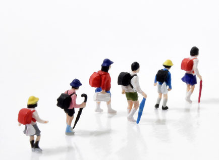 かぶらぎ整骨院・整体院ブログ 小学生重たい荷物 イメージイラスト