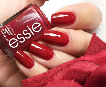 Nagellack-Liebe a list LackTraviata essie - • -