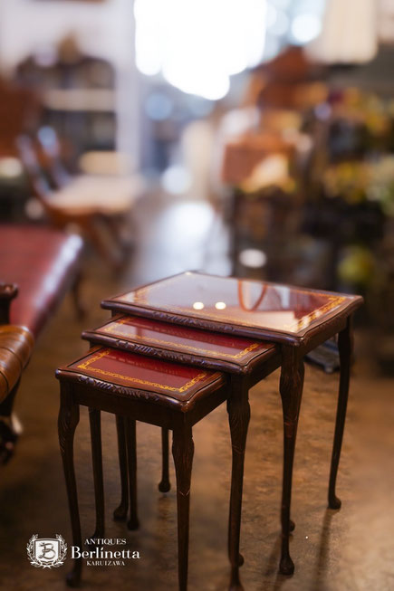 アンティーク家具　人気のオールドバカラやネストテーブル